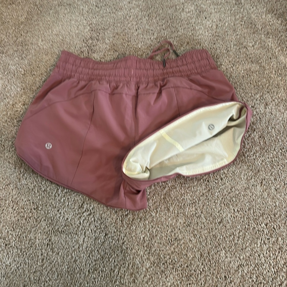 Lululemon women’s reversible short size 6